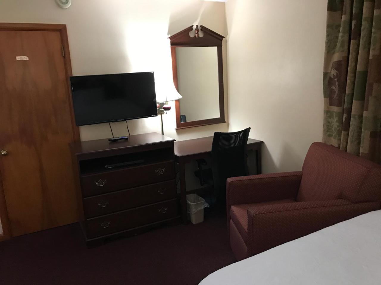 Town House Motel 2*